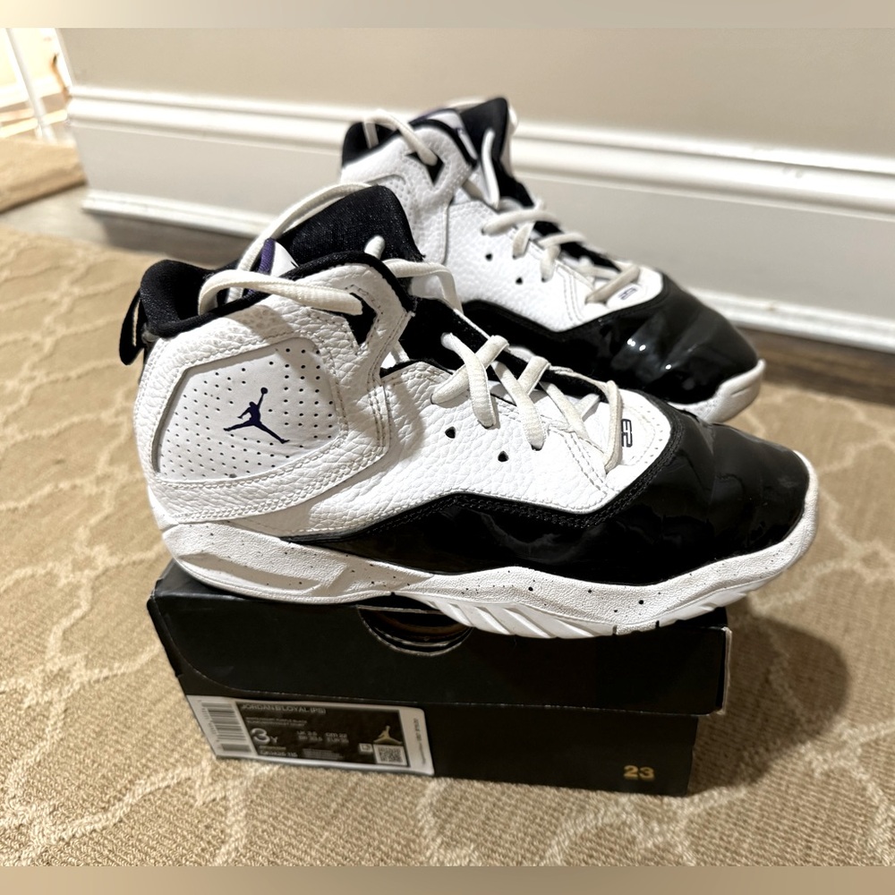 Michael Jordan B’Loyal sneakers youth size 3y.